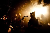 今年の夏は「京都大作戦2011～今年も楽しむ覚悟でいらっ祭！～」を筆頭に、各地のイベントやフェスを席巻するMAN WITH A MISSION。