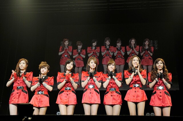 写真は左からファヨン、ボラム、ウンジョン、ジヨン、ソヨン、ヒョミン、キュリ。