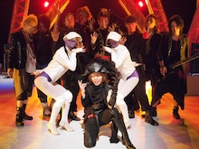 T.M.Revolution（写真中央下）の収録ショット。