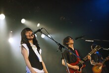 貴重なコラボレーションで場内を熱狂させたASIAN KUNG-FU GENERATIONと橋本絵莉子。