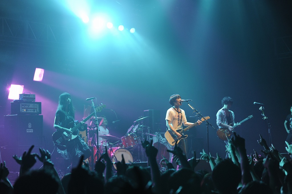 「SAYONARA-NOSTALGIA TOUR」SHIBUYA-AX公演の様子。