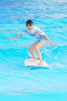 1メートルの波を見事に乗りこなした大島優子。