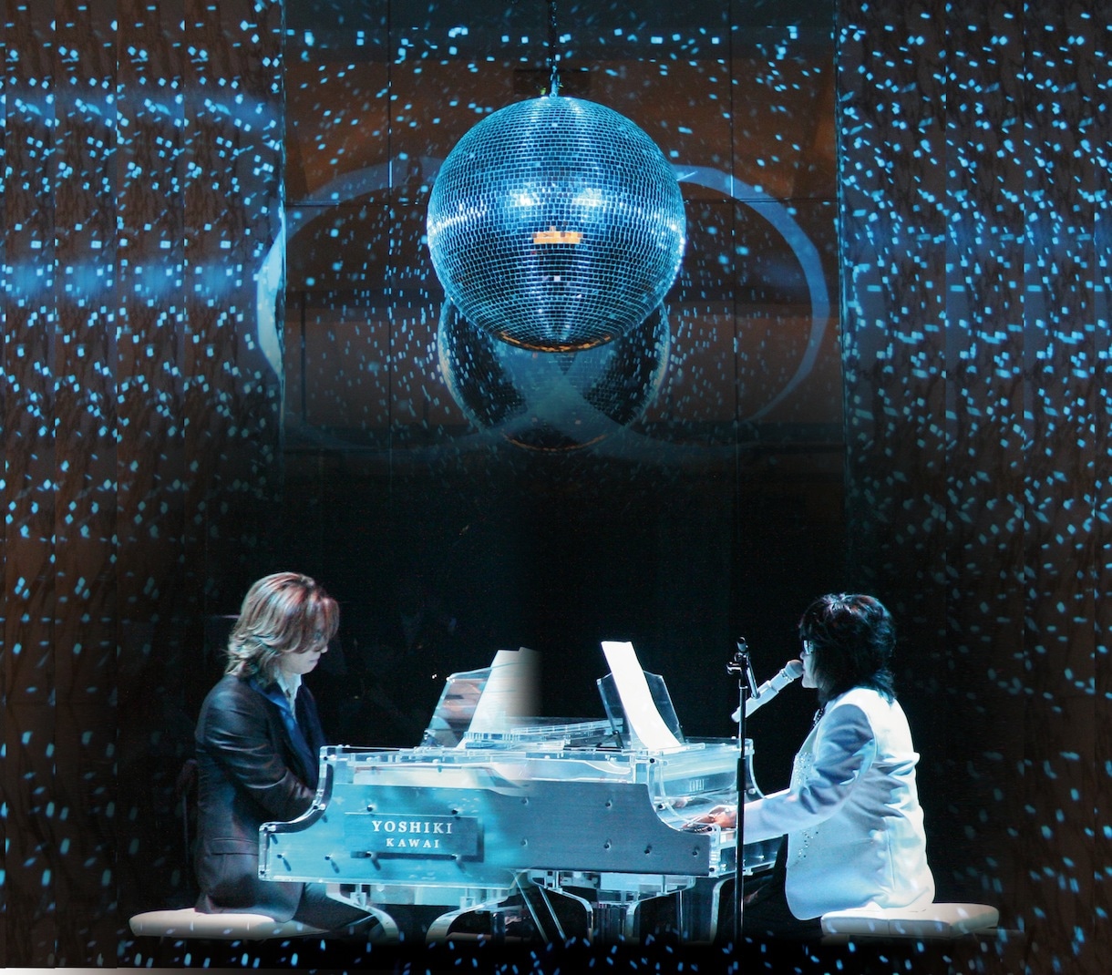 今週の人気の画像9位は「ToshI×YOSHIKI『真夏の夜の夢』ディナーショー実現」より、ToshI Feat. YOSHIKI。