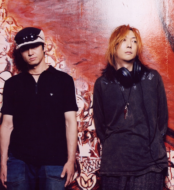 COALTAR OF THE DEEPERS（NARASAKIは写真右）