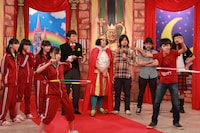 有安杏果とオカモトレイジの変顔フラフープ対決。