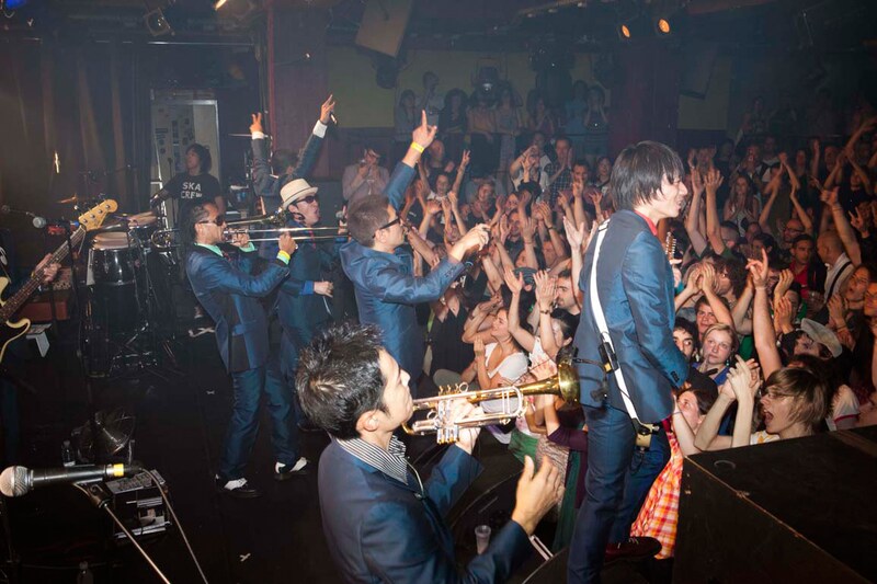 写真は現在開催中のヨーロッパツアーの模様。