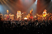 写真は台湾公演の模様。