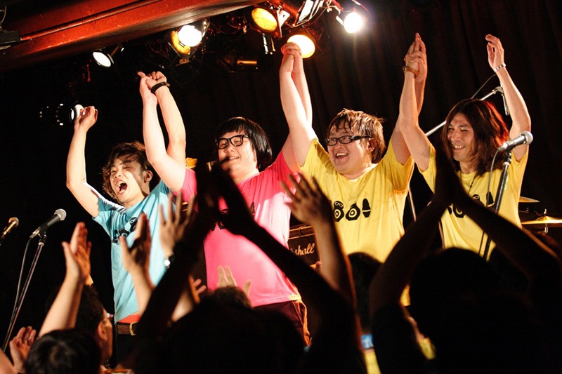 写真は7月6日の渋谷O-nest公演の様子。