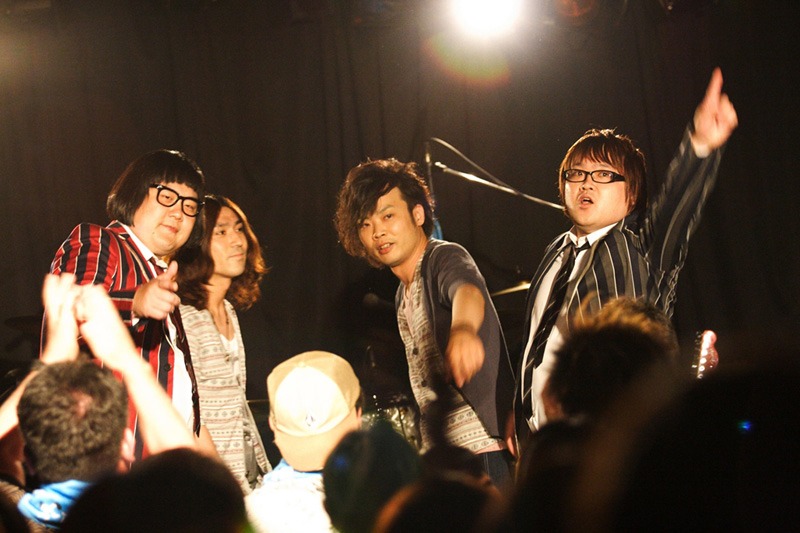 写真は7月6日の渋谷O-nest公演の様子。
