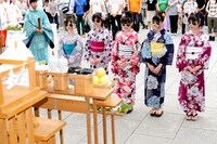 ももクロパンダによる玉串拝礼。