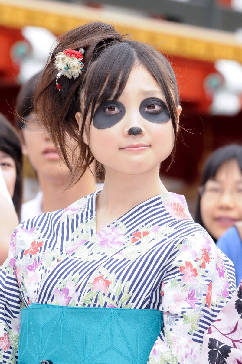 ももかパンダは帯に自身のイメージカラーをあしらった。
