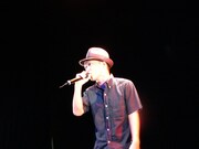 写真は「ONE LIFE」先行試聴会の様子。