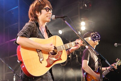 LIQUIDROOM ebisuで熱演を繰り広げる高橋優。