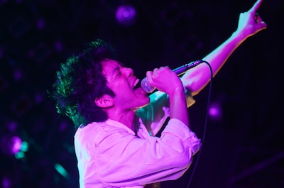 ニューアルバムの楽曲を中心に、濃厚なステージを披露した黒猫チェルシー。（photo by Ohagi）