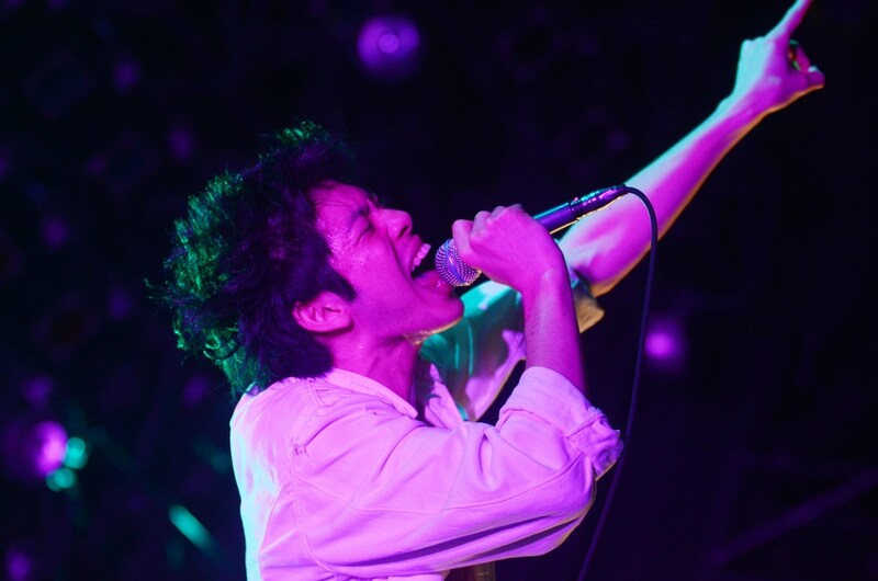 ニューアルバムの楽曲を中心に、濃厚なステージを披露した黒猫チェルシー。（photo by Ohagi）