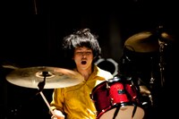 岡本啓佑（Dr）（photo by 山本倫子）