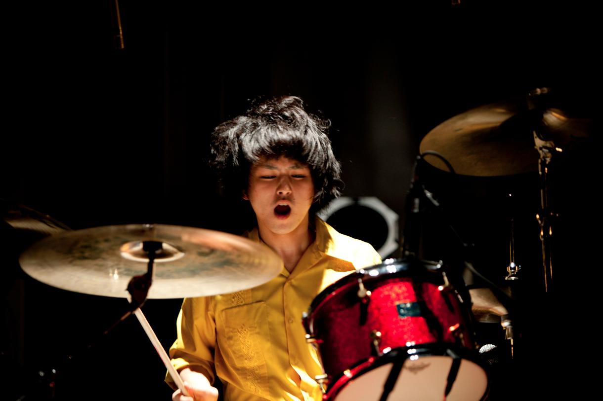 岡本啓佑（Dr）（photo by 山本倫子）