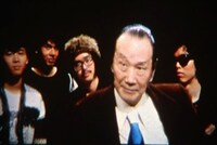 写真は新曲「欲望を叫べ!!!!」ビデオクリップより。