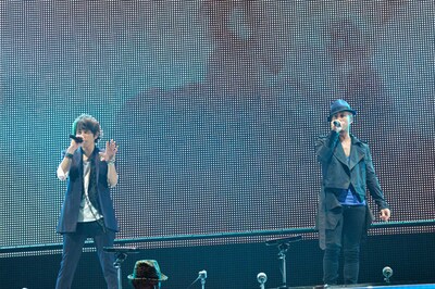 写真は「CHEMISTRY 10th Anniversary Tour -neon-」ファイナル公演の模様。