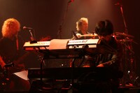 写真左から高橋竜、ARIMATSU、三柴理。