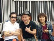 久々の再会であっという間に距離が縮まったという吉田拓郎（左）と泉谷しげる（中央）。そしてパーソナリティのTHE ALFEE坂崎幸之助（右）。