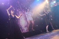 ライブパフォーマンスの模様。