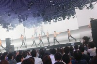 ライブパフォーマンスの模様。