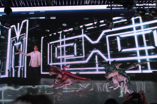 ステージ上の映像にリアルタイムでバーチャル映像を合成することも可能。