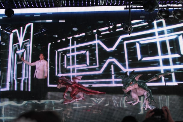 ステージ上の映像にリアルタイムでバーチャル映像を合成することも可能。