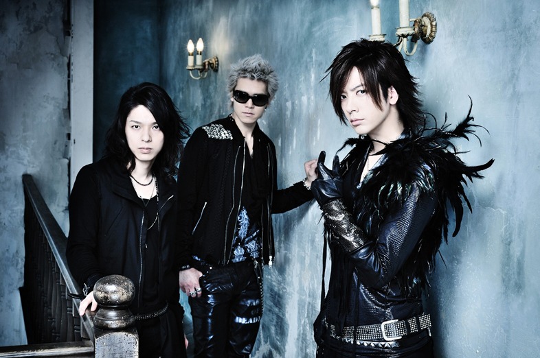 BREAKERZは本日7月13日に通算11枚目となるニューシングル「LAST † PRAY／絶対！ I LOVE YOU」をリリースした。