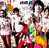 写真は8月17日にリリースされるニューシングル「手をたたけ」初回限定盤ジャケット。