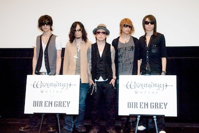 トークイベント後に行われたフォトセッションの様子。