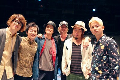 ROCK'A'TRENCHとダニエル・パウター。（Photo by YOSHIHARU OTA）