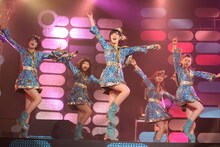写真は合同ツアー「℃-ute＆スマイレージ プレミアムライブ2011春 ～℃＆Sコラボレーション大作戦～」の名古屋市公会堂公演の模様。