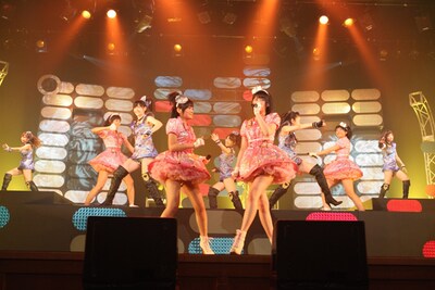 写真は合同ツアー「℃-ute＆スマイレージ プレミアムライブ2011春 ～℃＆Sコラボレーション大作戦～」の名古屋市公会堂公演の模様。