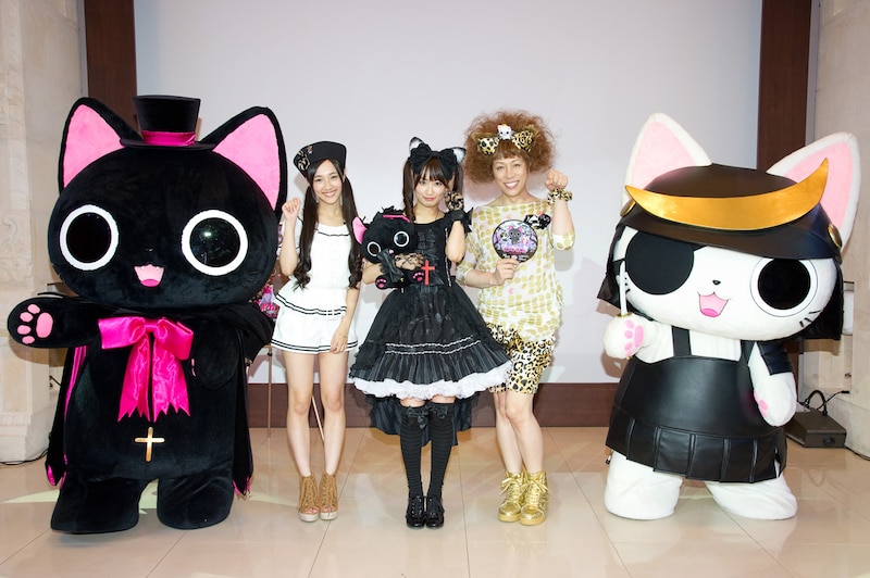 写真左からにゃんぱいあ、前田希美、あそうにゃつこ、KABA.ちゃん、独眼竜まさむにゃ。/ (C)yukiusa/GLAD・にゃんぱいあ製作委員会