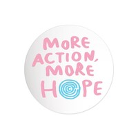 Coccoと「MORE ACTION, MORE HOPE.」のチャリティ缶バッジ。