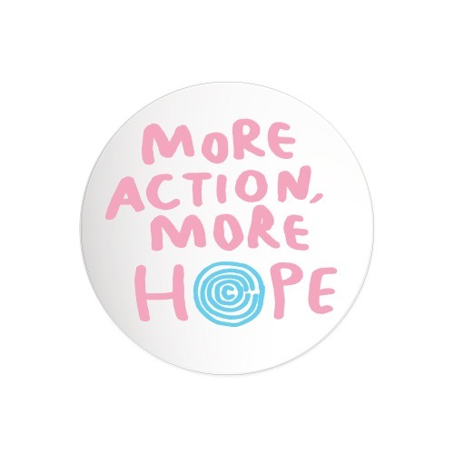 Coccoと「MORE ACTION, MORE HOPE.」のチャリティ缶バッジ。