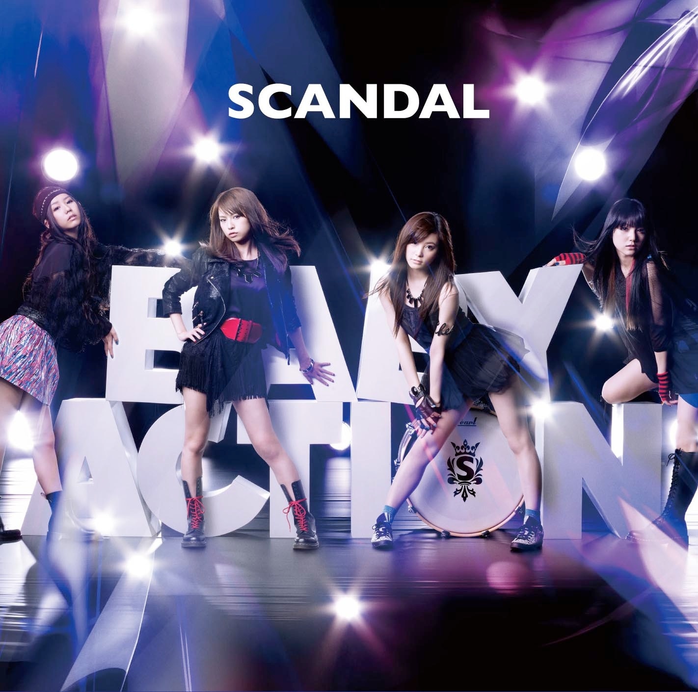 SCANDALのアルバム「BABY ACTION」初回限定盤ジャケット。