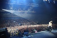 写真は先日終了したX JAPANヨーロッパツアーの様子。