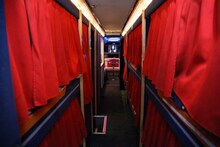 写真はX JAPANがヨーロッパツアーの移動で使用したバスの中の様子。