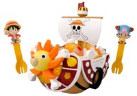 サウザンド・サニー号型 ケーキ器（横約11.5cm×奥行き約26cm×高さ約20cm　※マスト部分含む）　(C)尾田栄一郎/集英社・フジテレビ・東映アニメーション