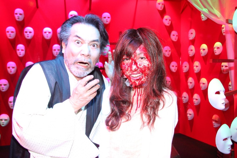 ゆりかるのえげつない幽霊メイクに声を失う稲川淳二。