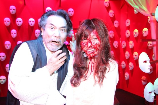 ゆりかるのえげつない幽霊メイクに声を失う稲川淳二。