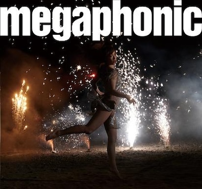 「megaphonic」初回限定盤ジャケット