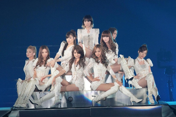 写真は少女時代の最新ライブの模様。