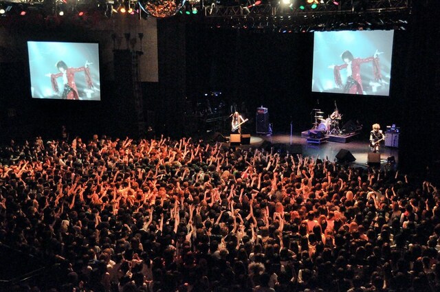 大佑追悼ライブ「漆黒の光」の模様（撮影：河井彩美）。