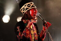 内田万里（Vo, Key）