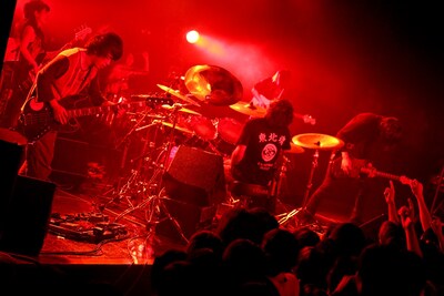 この日限りのセッションが実現したCHAOTIC SPEED KINGのステージの模様。