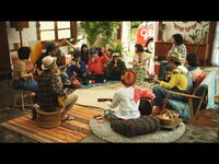 江崎グリコ企業CM「みんなに笑顔を届けたい。」編のワンシーン。